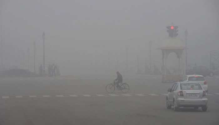 Delhi shivers under cold wave, air quality drops drastically