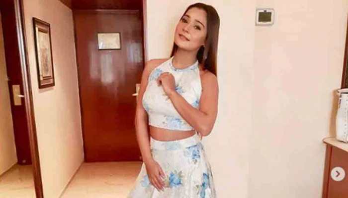 Turned into singer to promote happiness: Sara Khan