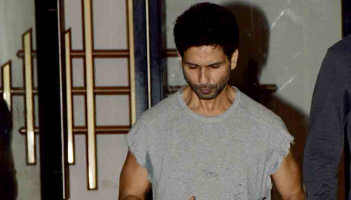 Shahid Kapoor gets snapped after work-out session, is all smile for paps — See pics