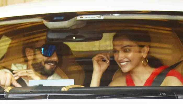 Deepika Padukone, Ranveer Singh can&#039;t stop laughing as they head to Zoya Akhtar&#039;s Christmas bash