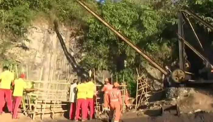 Meghalaya rescue ops underway; Navy, NDRF officials enter mine shaft to check water level 