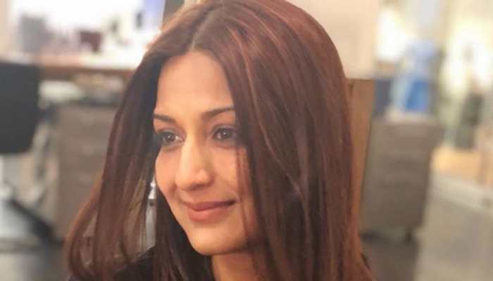 Sonali Bendre shares throwback pictures, hopes for a healthier and happier 2019