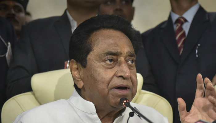 Madhya Pradesh CM Kamal Nath sings new tune, says both Jana Gana Mana and Vande Mataram will be sung Madhya Pradesh CM Kamal Nath sings new tune, says both Jana Gana Mana and Vande Mataram will be sung
