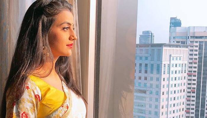 Akshara Singh glitters in gold in this picture-See pic