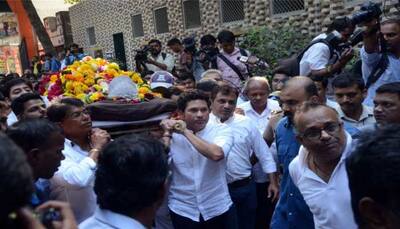Shiv Sena asks why no state funeral for Achrekar, tells Sachin Tendulkar to boycott government programmes