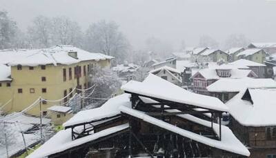 Heavy snowfall in Kashmir Valley; Jammu-Srinagar National Highway closed, power supply cut