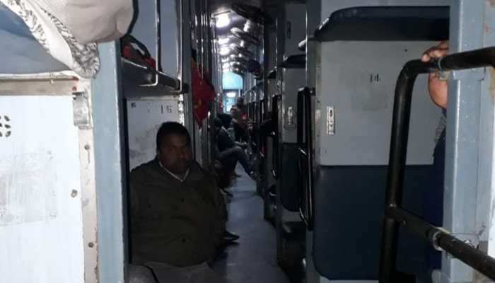 Unidentified robbers loot cash, jewellery from train passengers in Bihar