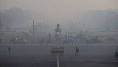 Foggy Saturday morning in Delhi, temperature settles at 7.1 degrees celsius