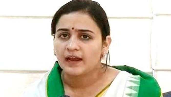 Aparna Yadav hails SP- BSP alliance in UP, calls it a 'major political development' Aparna Yadav hails SP- BSP alliance in UP, calls it a 'major political development'