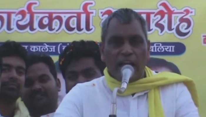 UP Minister Om Prakash Rajbhar mocks SP-BSP alliance in UP, calls it a &#039;used cartridge&#039;