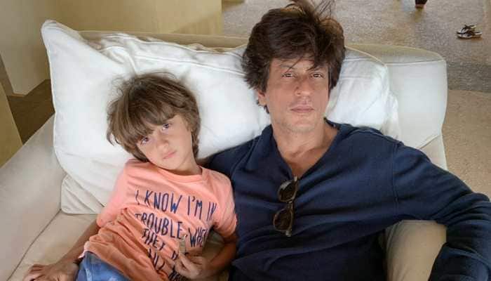 Shah Rukh Khan&#039;s pic with son AbRam will give you lazy Sunday vibes