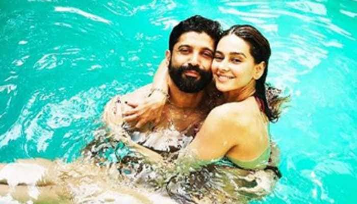 Farhan Akhtar shares pool picture with Shibani Dandekar, says &#039;Love you loads&#039;