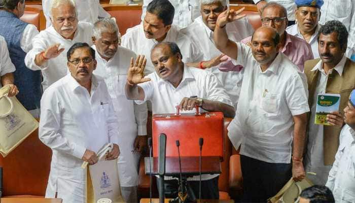 Two Independent MLAs withdraw support from Karnataka govt, CM says &#039;enjoying it&#039;