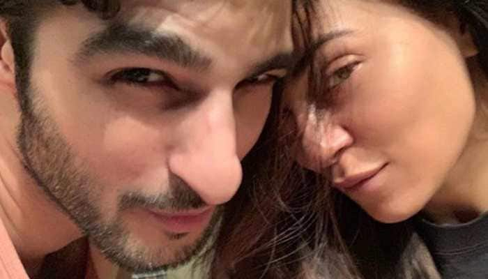 Sushmita Sen tries playing the guitar, boyfriend Rohman Shawl is in awe—Watch