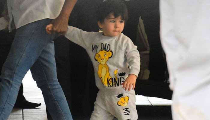 'My Dad is the king', reads Taimur Ali Khan's sweatshirt and you will fall in love with his expression!