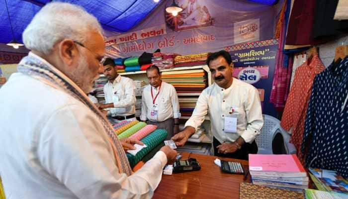 Couldn&#039;t resist shopping: PM Modi buys Khadi jacket, pays with RuPay card