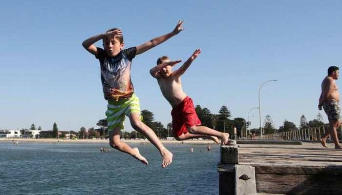Roads melting as Australian heat wave drags on