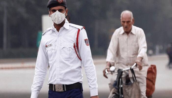 Air quality falls to &#039;very poor&#039; in Delhi, leaves Delhiites gasping for breath