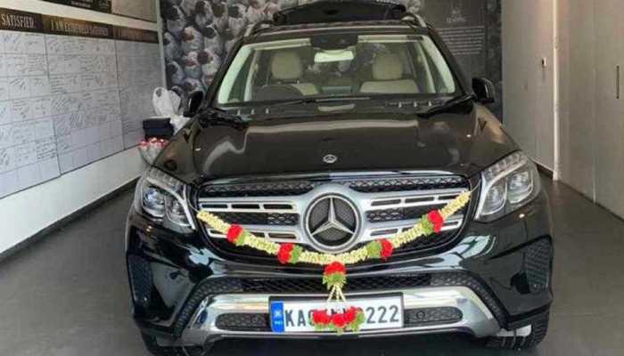 Luxury car as Congress MLA's 'gift' for Siddaramaiah sparks row Luxury car as Congress MLA's 'gift' for Siddaramaiah sparks row
