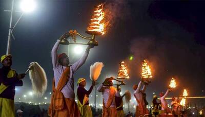 Thousands take a holy dip at Kumbh on 'Paush Poornima'