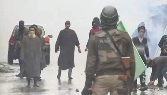 Clashes erupt after security forces eliminate two terrorists in J&amp;K&#039;s Budgam