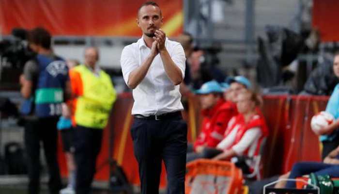Ex-England women's boss Mark Sampson apologises to Eniola Aluko, Drew Spence