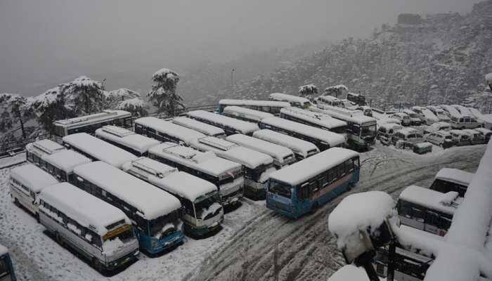 70 students rescued after buses got stuck in heavy snowfall near Kufri in Himachal Pradesh