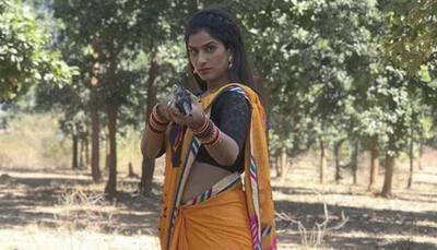 Sultry Poonam Dubey takes aim with a rifle-See pic