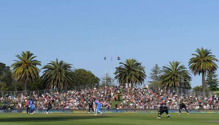 India vs New Zealand, 1st ODI: Twitter reacts as setting sun forces delay in Napier