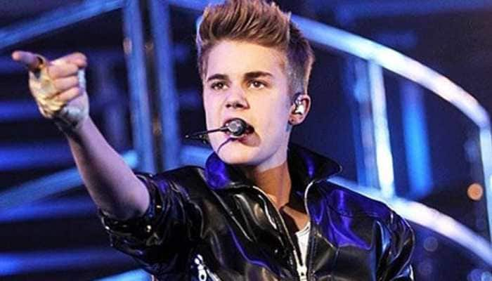 Justin Bieber draws flak for supporting Chris Brown