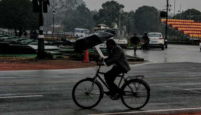 Rain, thunderstorm lashes Delhi-NCR, more expected on Friday Rain, thunderstorm lashes Delhi-NCR, more expected on Friday