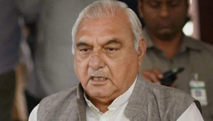 CBI raids former Haryana Chief Minister Bhupinder Singh Hooda's home in Rohtak CBI raids former Haryana Chief Minister Bhupinder Singh Hooda's home in Rohtak