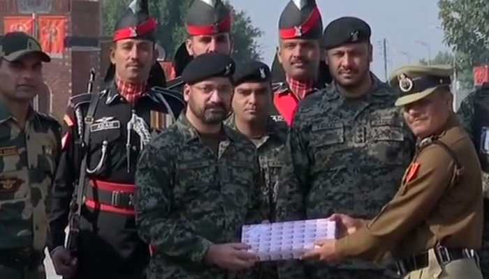 India, Pakistan exchange sweets at Attari-Wagah border on Republic Day India, Pakistan exchange sweets at Attari-Wagah border on Republic Day