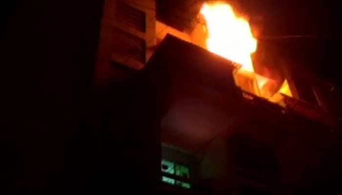 Fire breaks out in a building in Mumbai&#039;s Kalyan; fire tenders present at spot
