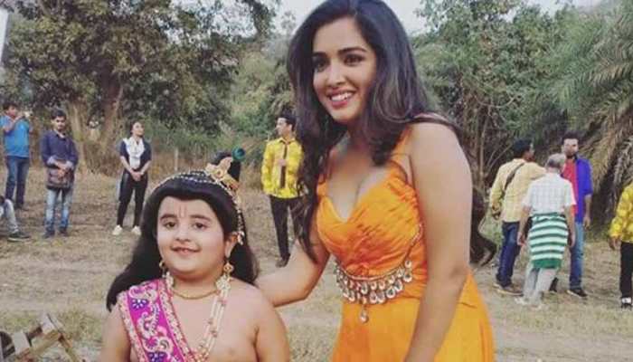 Amrapali Dubey&#039;s pic with this cute &#039;Bal Krishna&#039; is breaking the internet-See inside