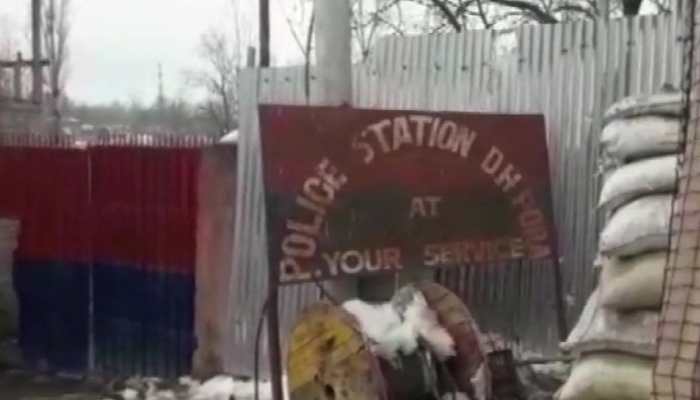 J&K: Terrorists throw grenade at a police station in Kulgam, 3 civilians injured J&K: Terrorists throw grenade at a police station in Kulgam, 3 civilians injured