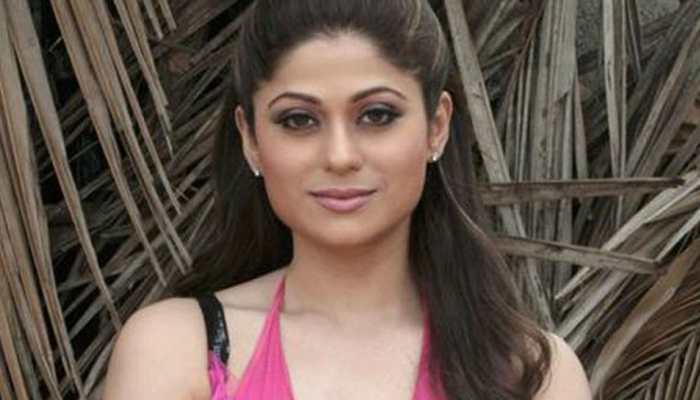 FIR lodged after 3 bike-borne men ram into Bollywood actress Shamita Shetty's car, slap and threaten her driver in Thane FIR lodged after 3 bike-borne men ram into Bollywood actress Shamita Shetty's car, slap and threaten her driver in Thane