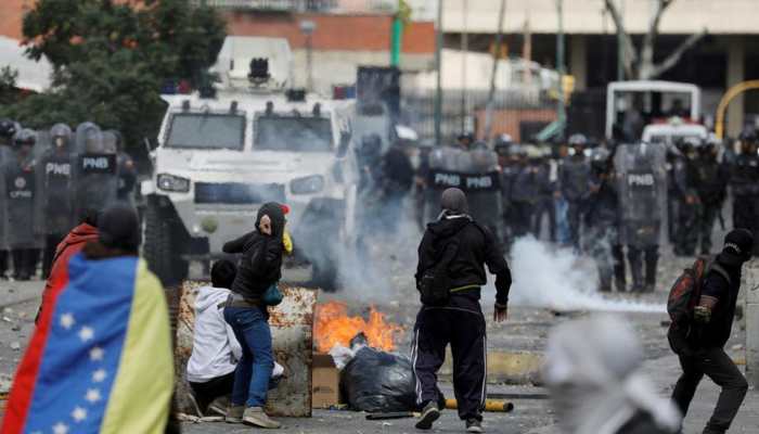 Venezuela detains Colombian, Spanish, French journalists