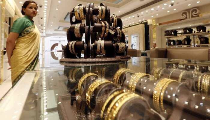 Gold slips Rs 70 to Rs 34,000 per 10gm on muted demand