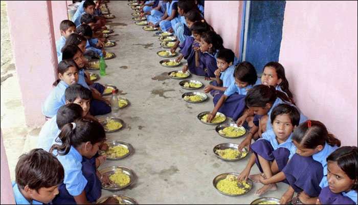 Maharashtra school serves students khichdi with snake