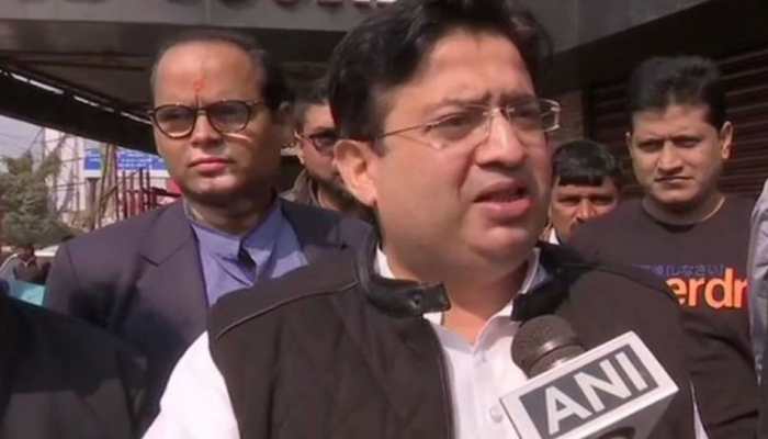 Rishi Mishra quits Janata Dal (U), joins Congress in Bihar