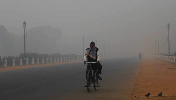 Air quality remains &#039;very poor&#039; in Delhi as thick fog engulfs city