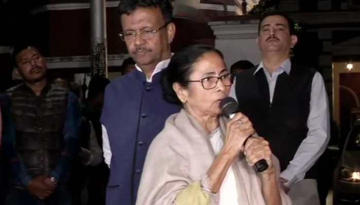 CM Mamata Banerjee holds &#039;dharna&#039;, calls CBI action against Kolkata Police chief &#039;politically vindictive&#039;