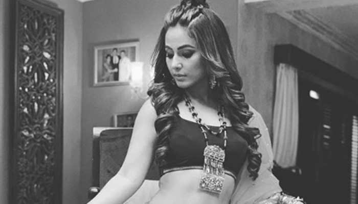 Hina Khan gives major 'Komolika' vibes in these pics
