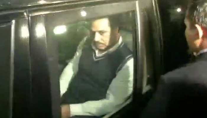 Robert Vadra questioned for 9 hours, wife Priyanka Gandhi picks him up from ED office
