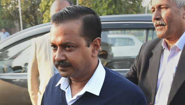 Delhi CM Arvind Kejriwal&#039;s convoy attacked by mob armed with sticks