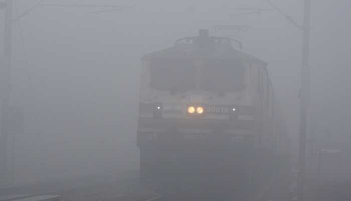 Fog, low visibility disrupts Rail traffic, twenty trains to Delhi running late Fog, low visibility disrupts Rail traffic, twenty trains to Delhi running late