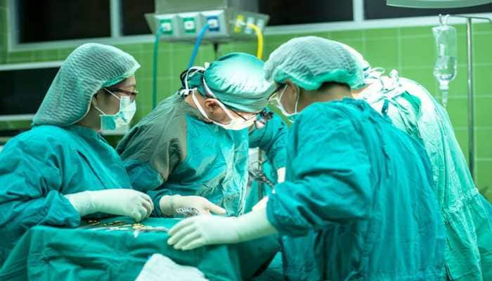 Doctors &#039;leave&#039; scissors in woman&#039;s stomach during surgery