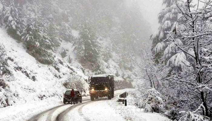 Executive engineer suspended for non-clearance of snow from roads in J&amp;K&#039;s Kishtwar