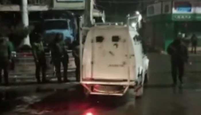 Grenade hurled at CRPF party in Srinagar&#039;s Lal Chowk, 3 CRPF men; 4 policemen injured